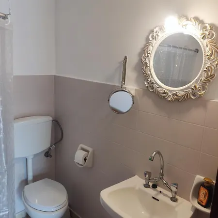 Hostel Manolis Vathys