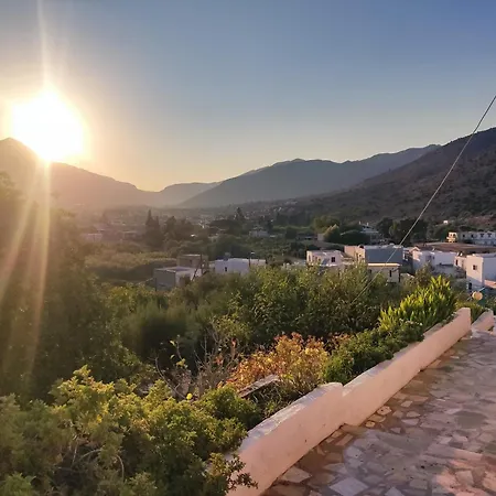 Manolis Vathys Hostel