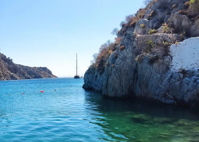 Manolis Vathys Hostel